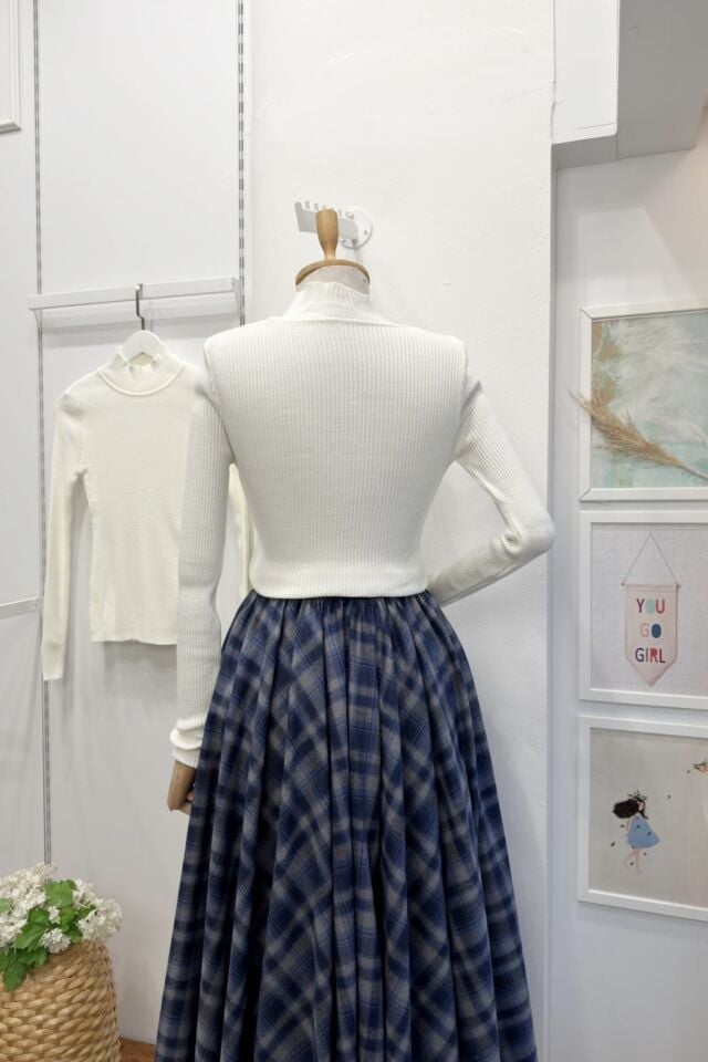 Yarım Balıkçı Yaka Beyaz Triko İçlik