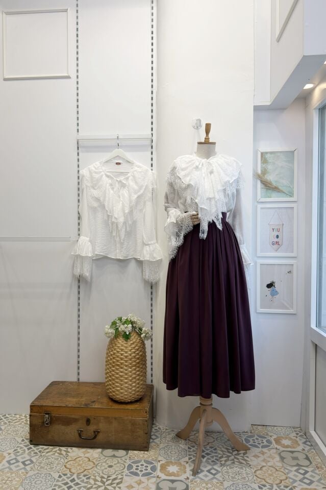 Beyaz İnce Dantel Detaylı Florance Gömlek