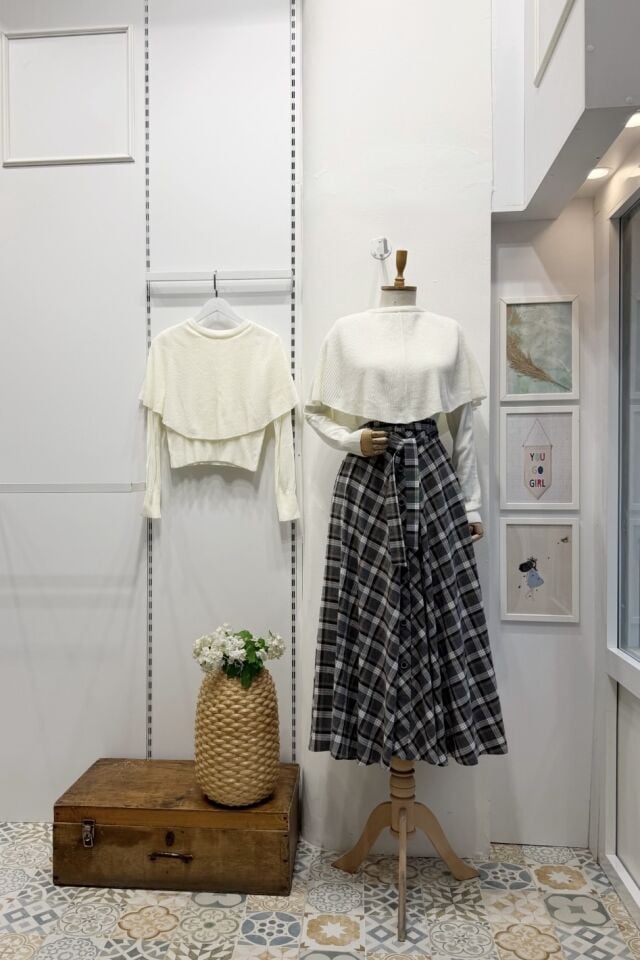 Beyaz Ridea Pelerinli Kazak