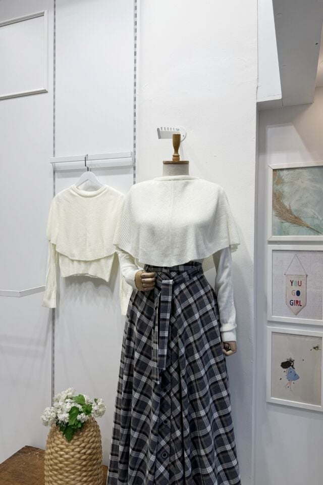 Beyaz Ridea Pelerinli Kazak