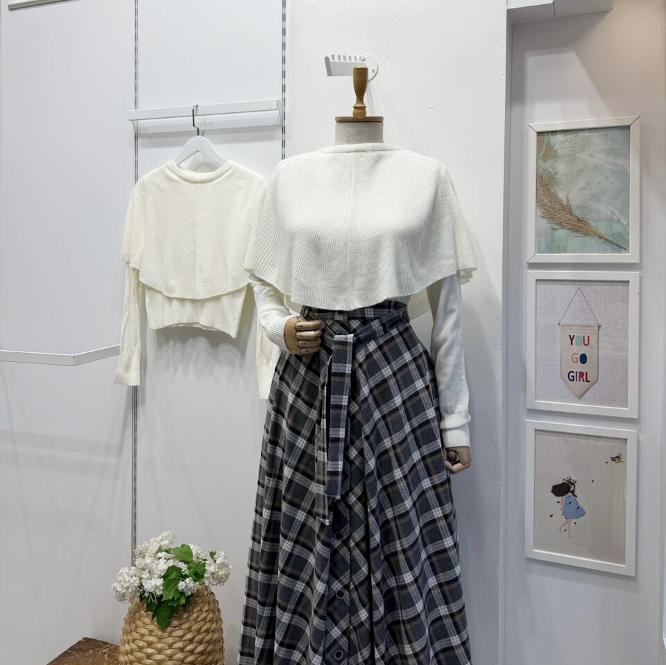 Beyaz Ridea Pelerinli Kazak