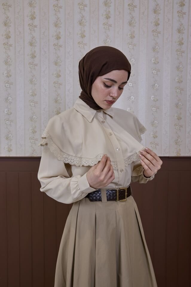 Krem Fisto Feritli Pelerin Detaylı Gömlek