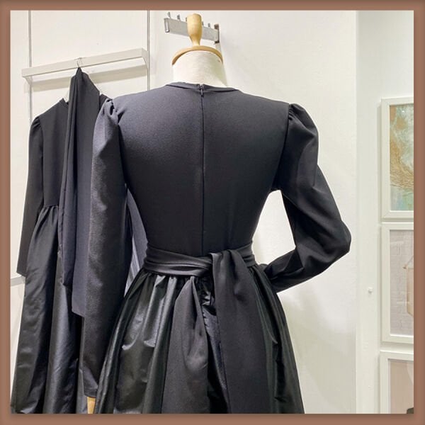 Siyah tafta etekli elbise