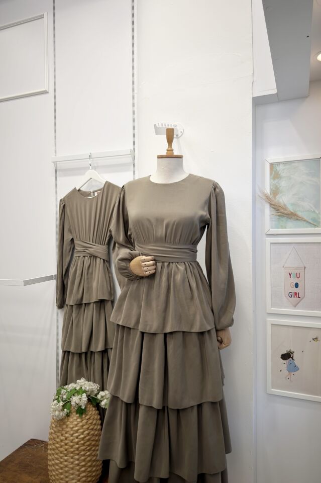 Haki Yeşili Kuşak Detaylı Penny Kat Kat Elbise