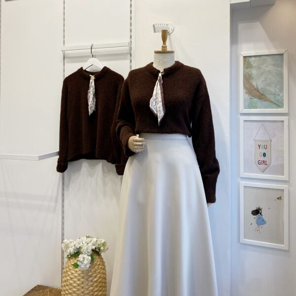 Kahverengi Fular Detaylı Kazak