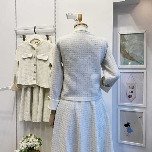 Beyaz Manşet Kol Detaylı Tüvit Takım