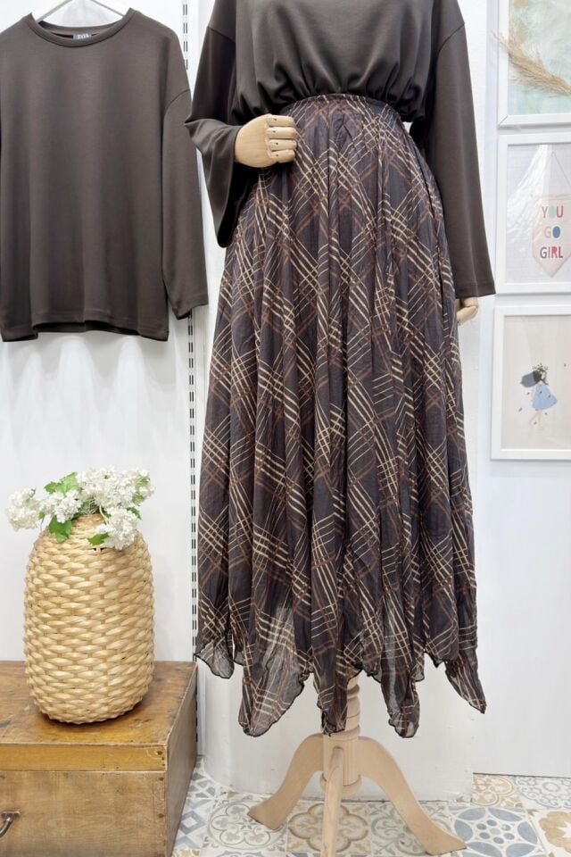 Kahverengi Ekose Desenli Asimetrik Şifon Etek