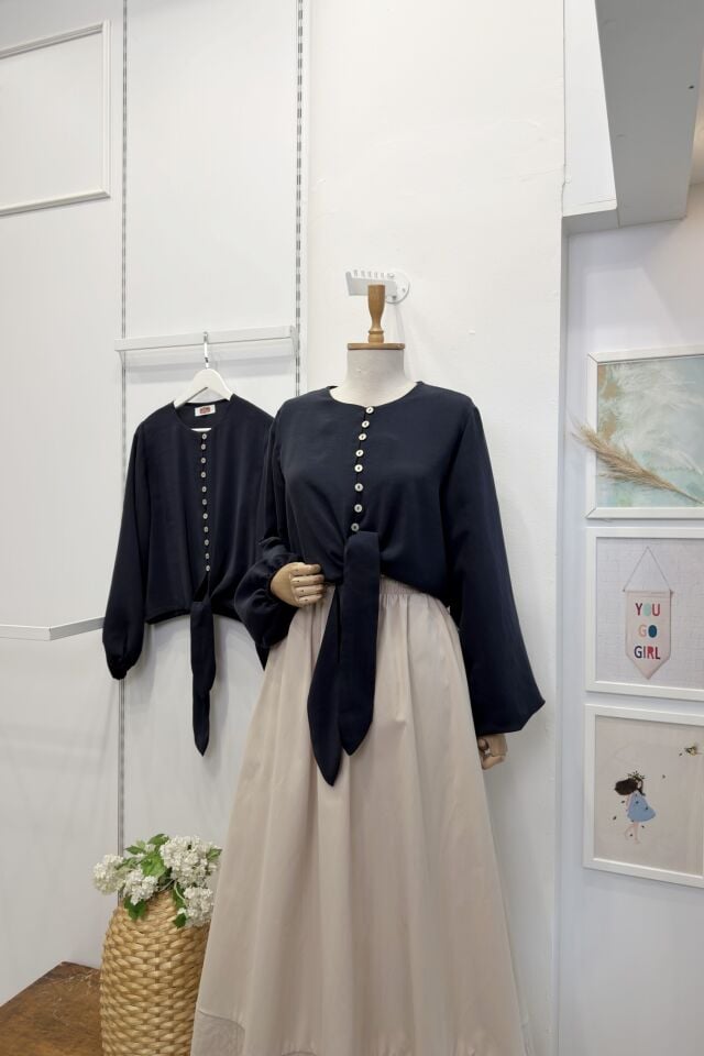 Sedef Düğme Detaylı Bağlamalı Lacivert Gömlek