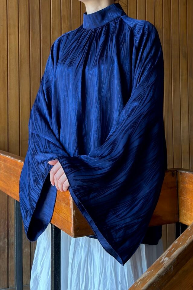 Dokulu Saten Kumaş Lacivert Velissa Bluz