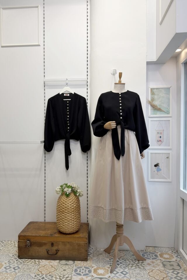 Sedef Düğme Detaylı Bağlamalı Siyah Gömlek