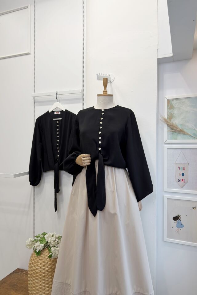 Sedef Düğme Detaylı Bağlamalı Siyah Gömlek