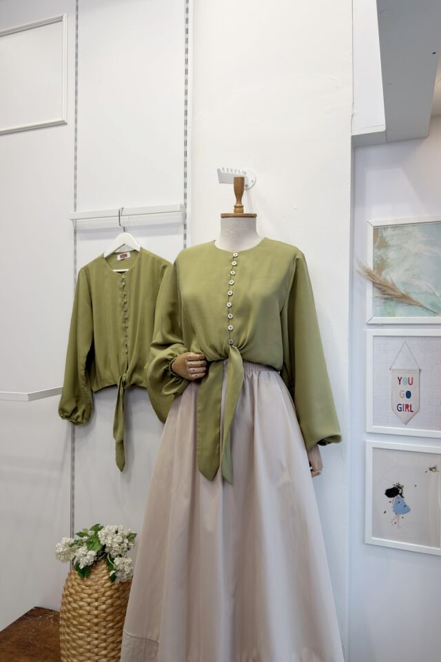 Sedef Düğme Detaylı Bağlamalı Yeşil Gömlek