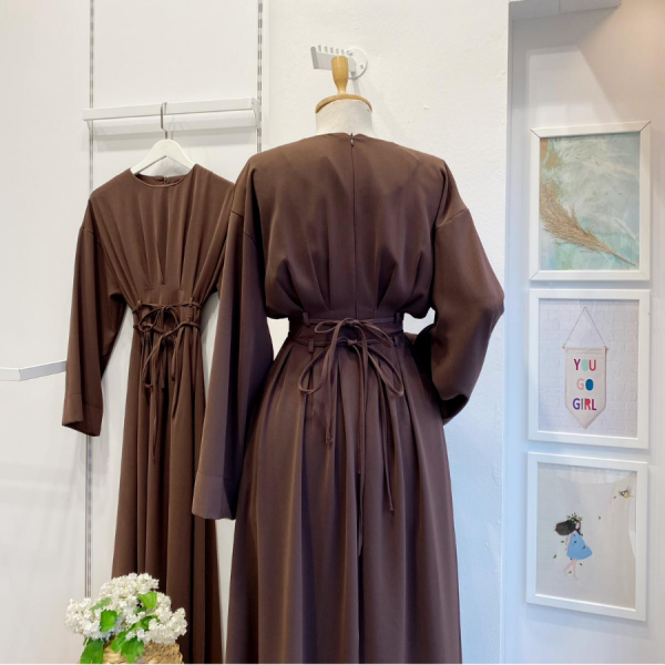 Bel Detaylı Kahverengi Alize Elbise