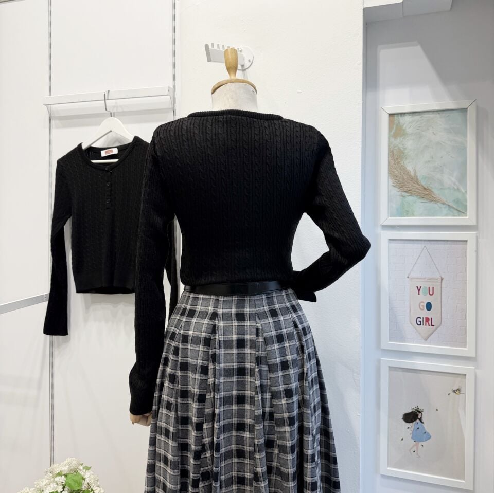 Siyah Furry İnce Triko Kazak