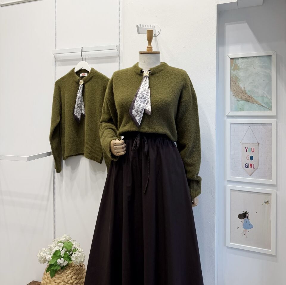 Yağ Yeşili Fular Detaylı Kazak