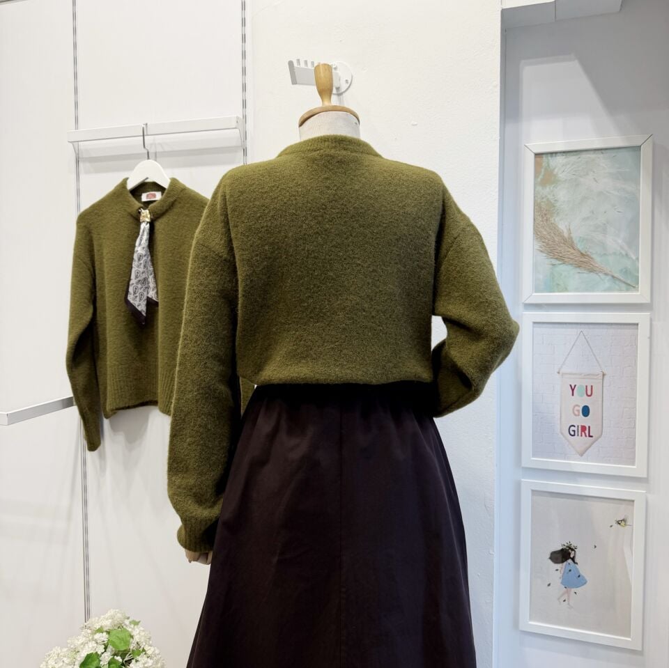 Yağ Yeşili Fular Detaylı Kazak