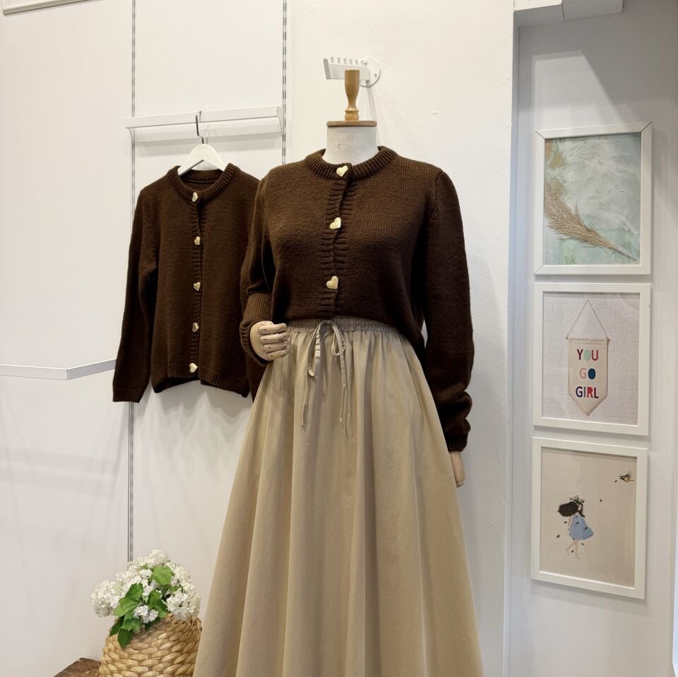 Kahverengi Kalp Düğmeli Hırka