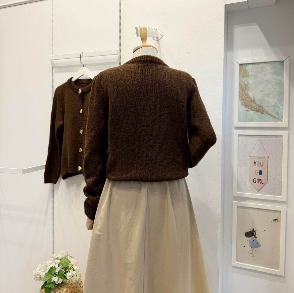 Kahverengi Kalp Düğmeli Hırka