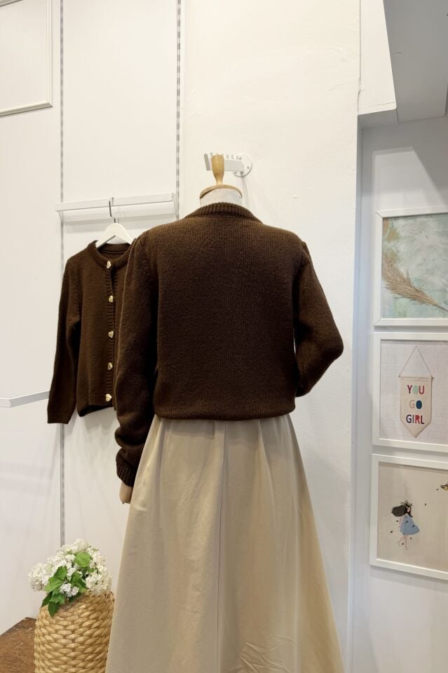 Kahverengi Kalp Düğmeli Hırka