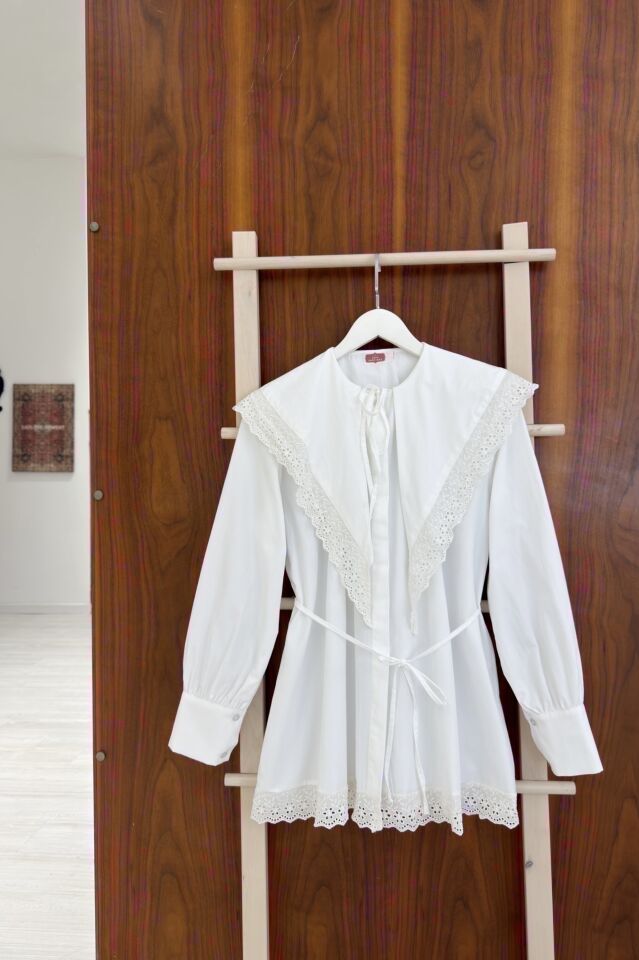 Beyaz Fisto Şal Yakalı Poplin Tunik