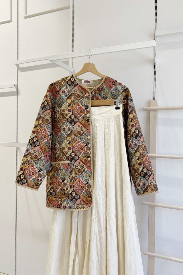 Krem Etnik Desenli Kapitone Ceket