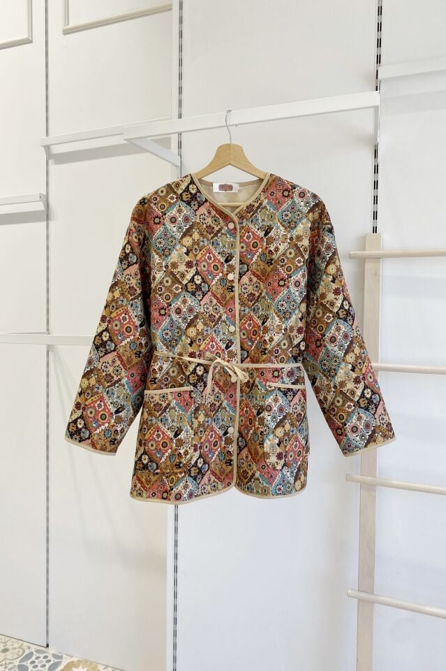 Krem Etnik Desenli Kapitone Ceket