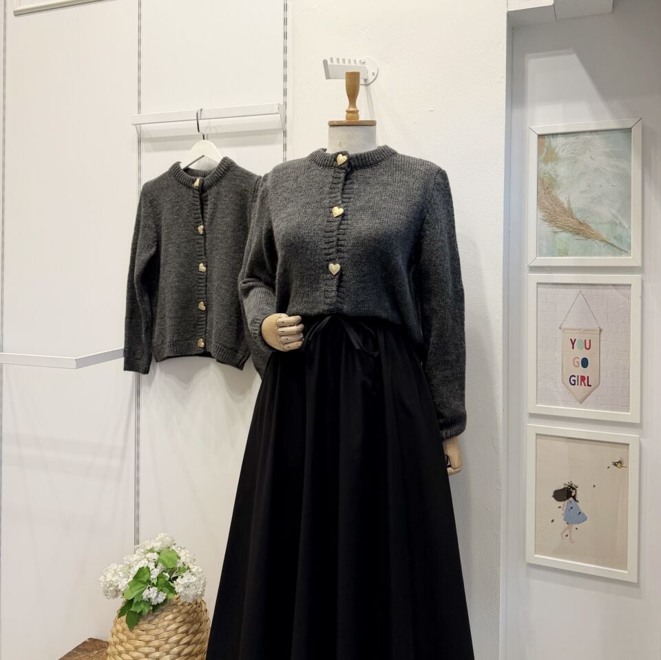 Antrasit Kalp Düğmeli Hırka