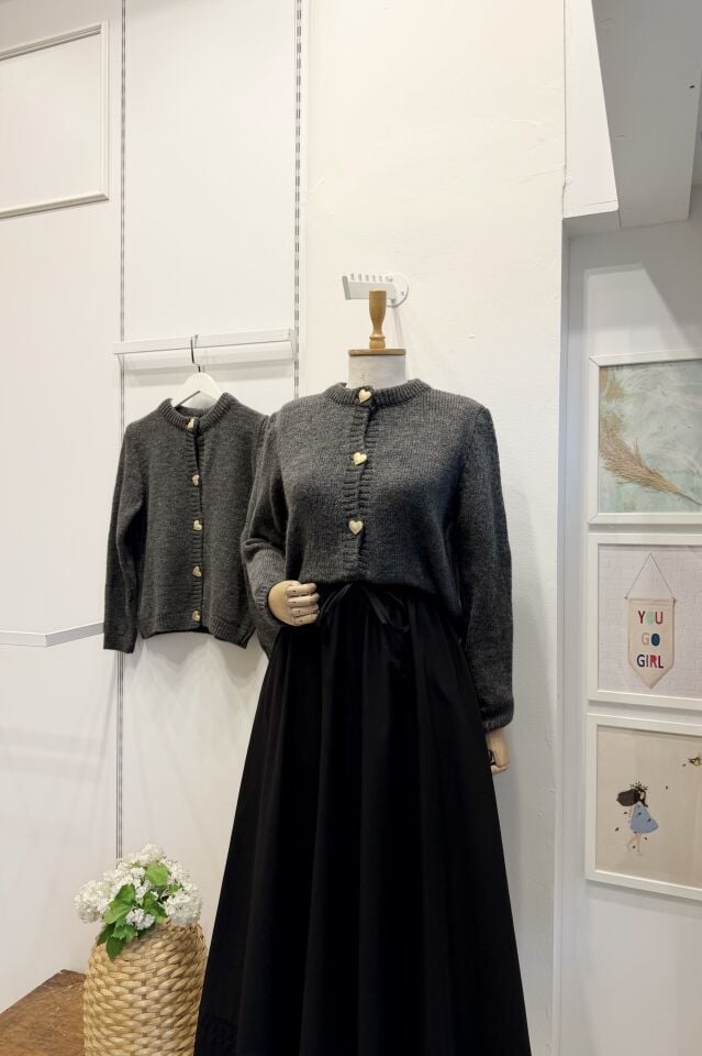 Antrasit Kalp Düğmeli Hırka