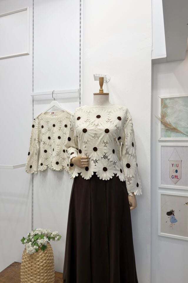 Papatya Motifli Pure Love Triko Bluz