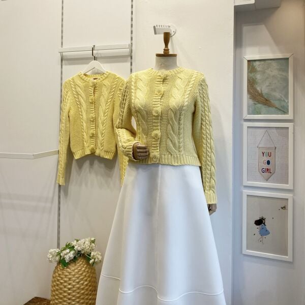 Sarı Boncuk Düğmeli Hırka