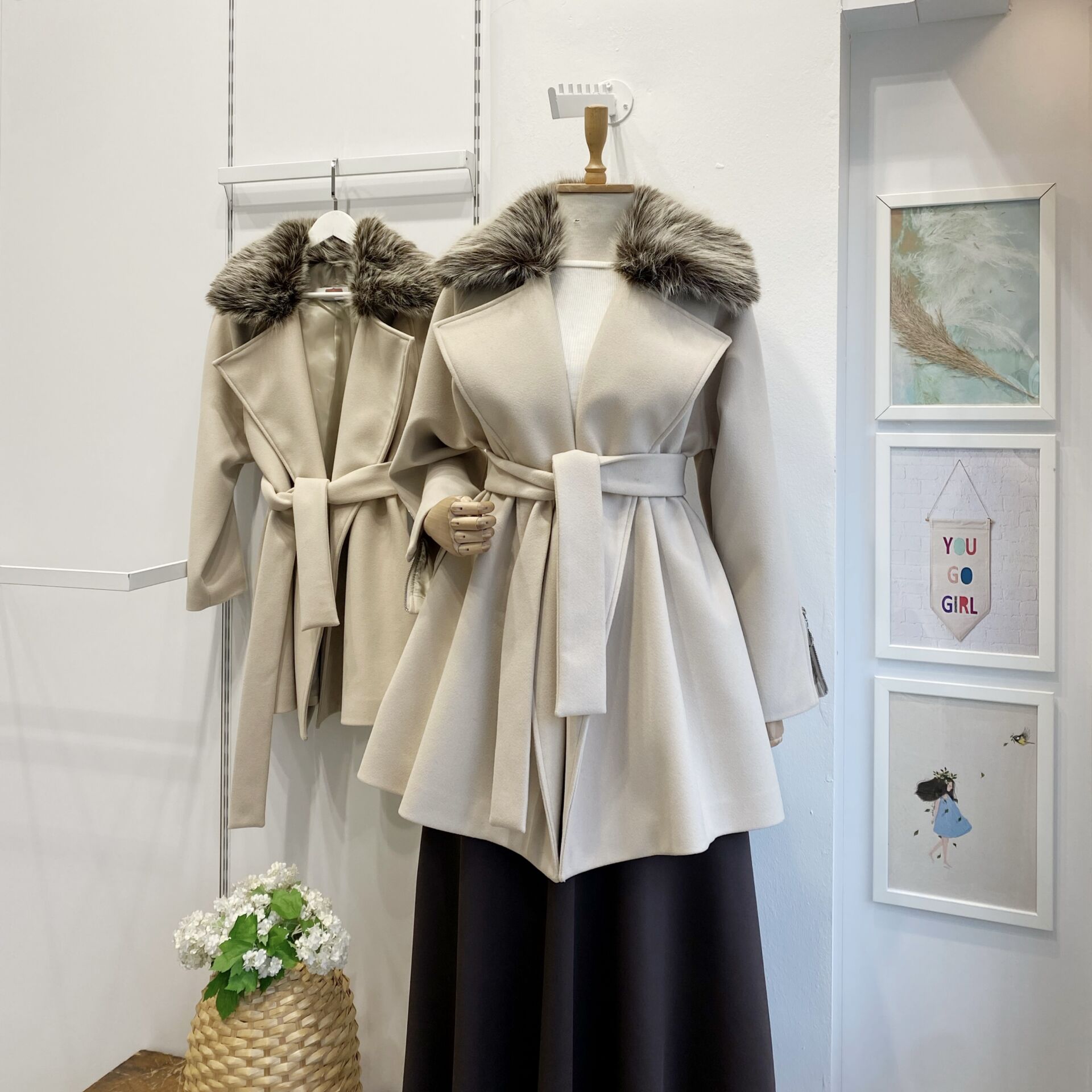 Krem Kürk Yakalı Kaşe Kaban