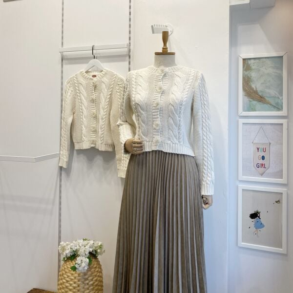 Ekru Boncuk Düğmeli Hırka