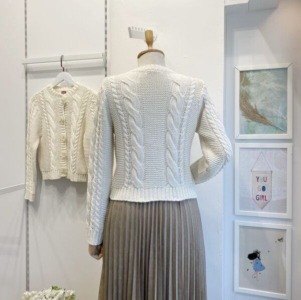 Ekru Boncuk Düğmeli Hırka