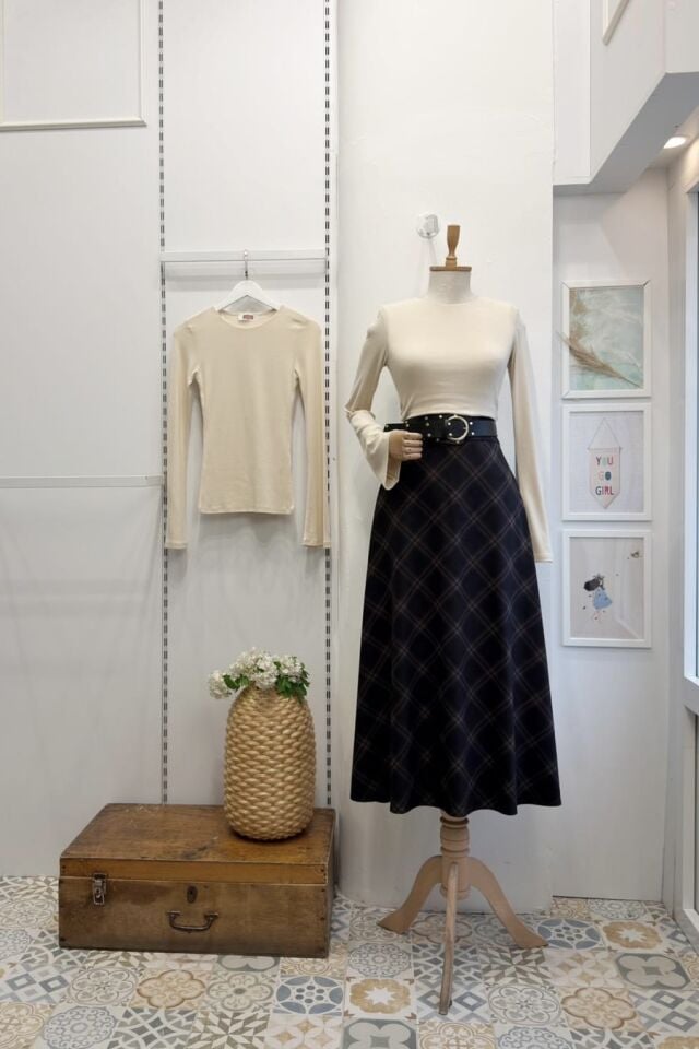 Siyah Kemer Detaylı Eliora Ekoseli Etek