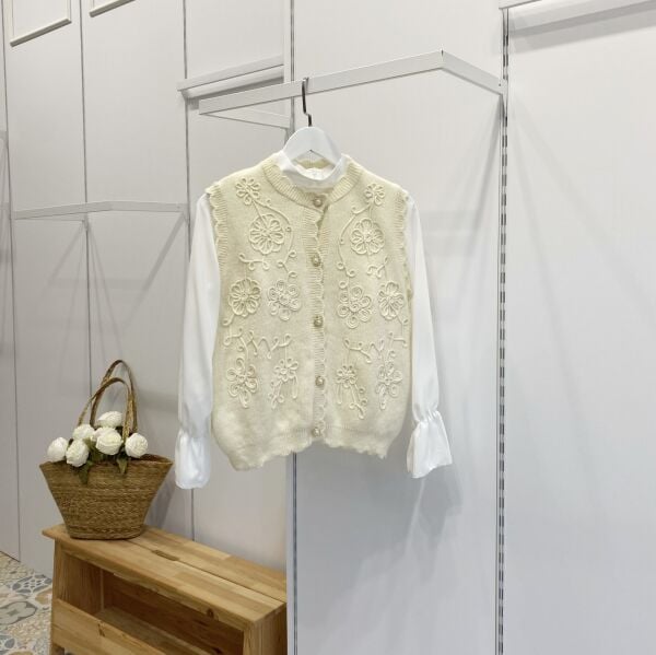 Ekru İnci Düğmeli Triko Yelek