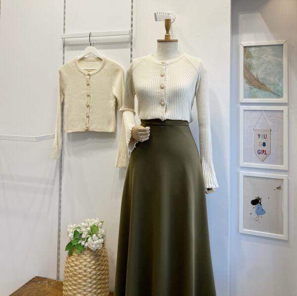 İnci Düğmeli Krem İspanyol Kol Hırka