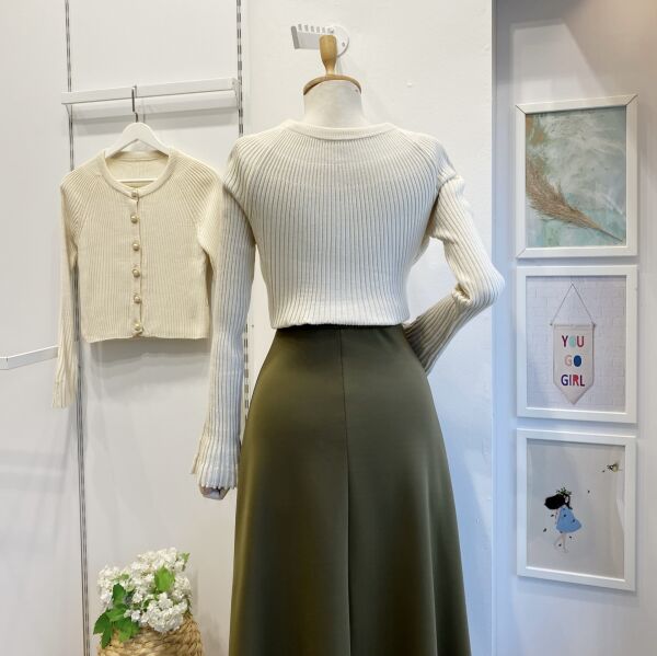 İnci Düğmeli Krem İspanyol Kol Hırka