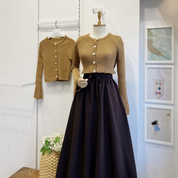 İnci Düğmeli Camel İspanyol Kol Hırka