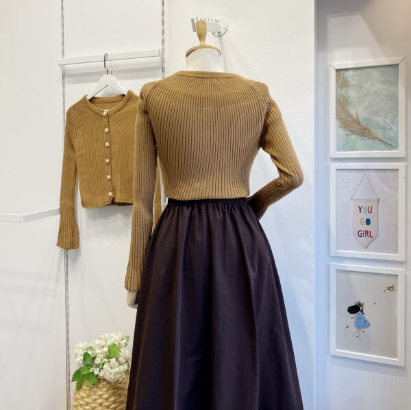 İnci Düğmeli Camel İspanyol Kol Hırka