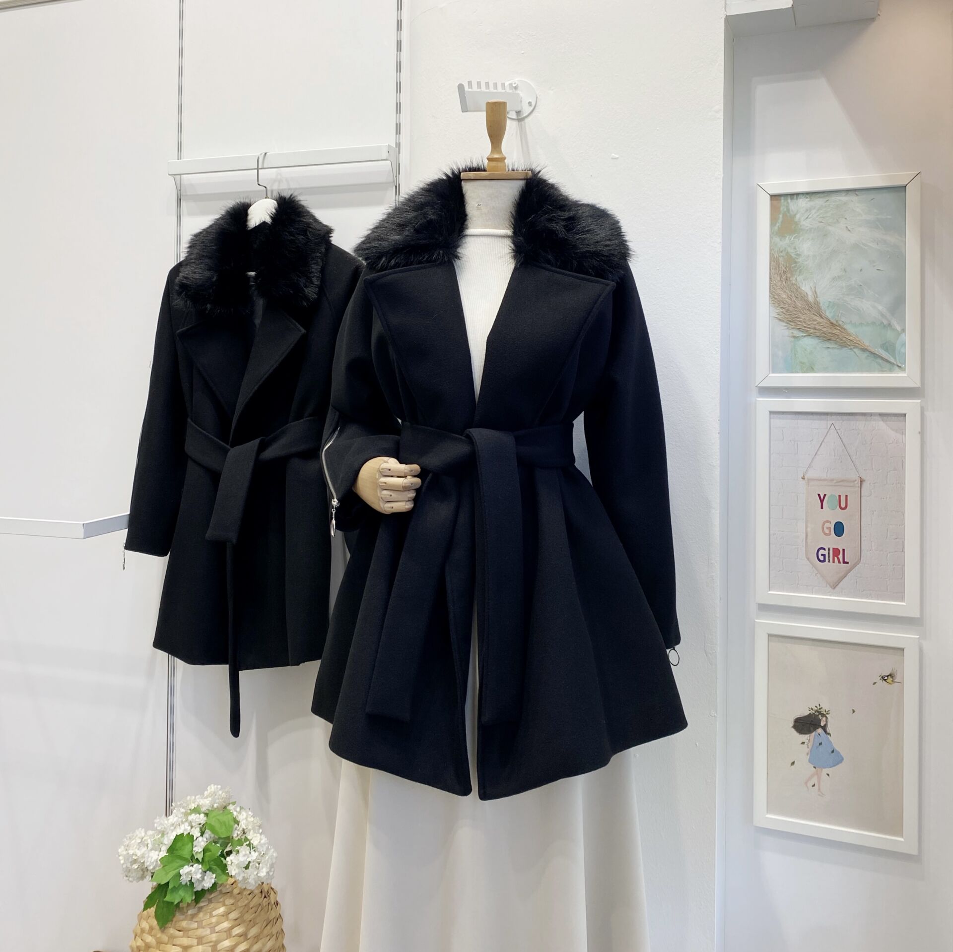 Siyah Kürk Yakalı Kaşe Kaban