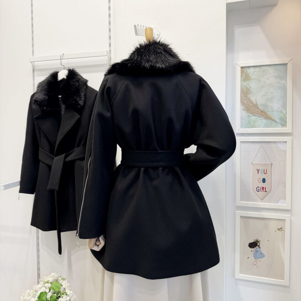 Siyah Kürk Yakalı Kaşe Kaban