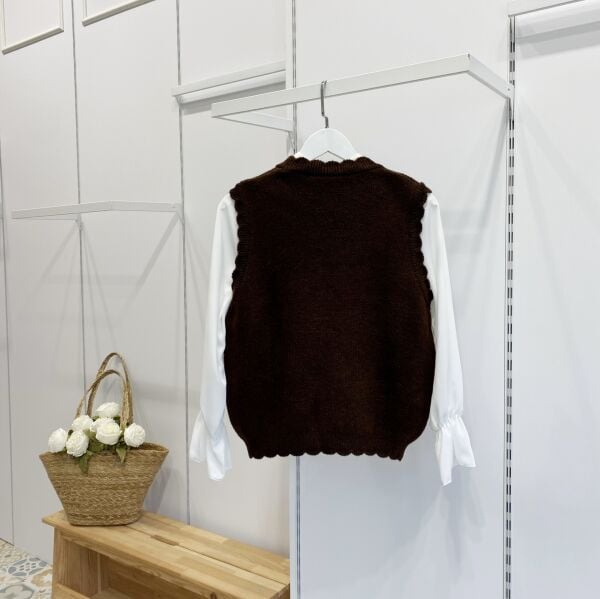 Acı Kahve İnci Düğmeli Triko Yelek