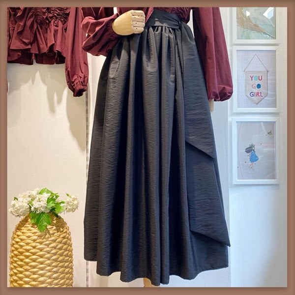 Kuşak detaylı sık piliseli paraşüt kumaş siyah etek