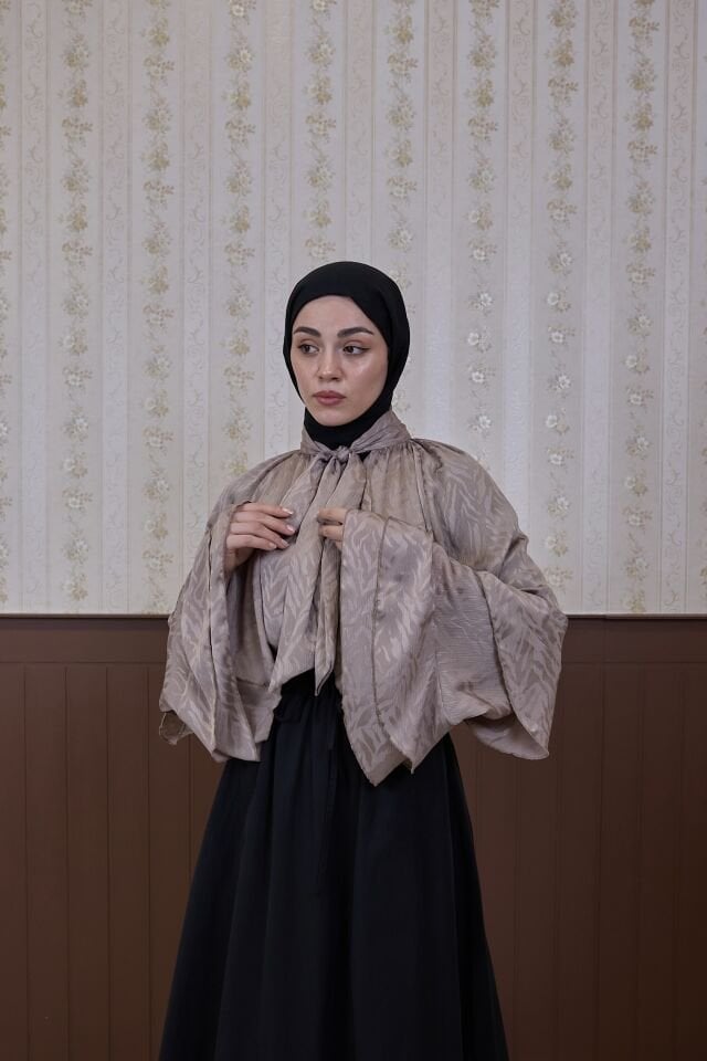 Vizon Kolları Volanlı Blusa Saten Gömlek