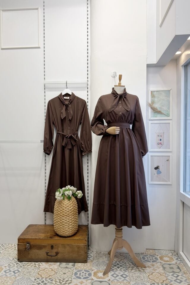 Kahverengi Fular Detaylı Poplin Elbise