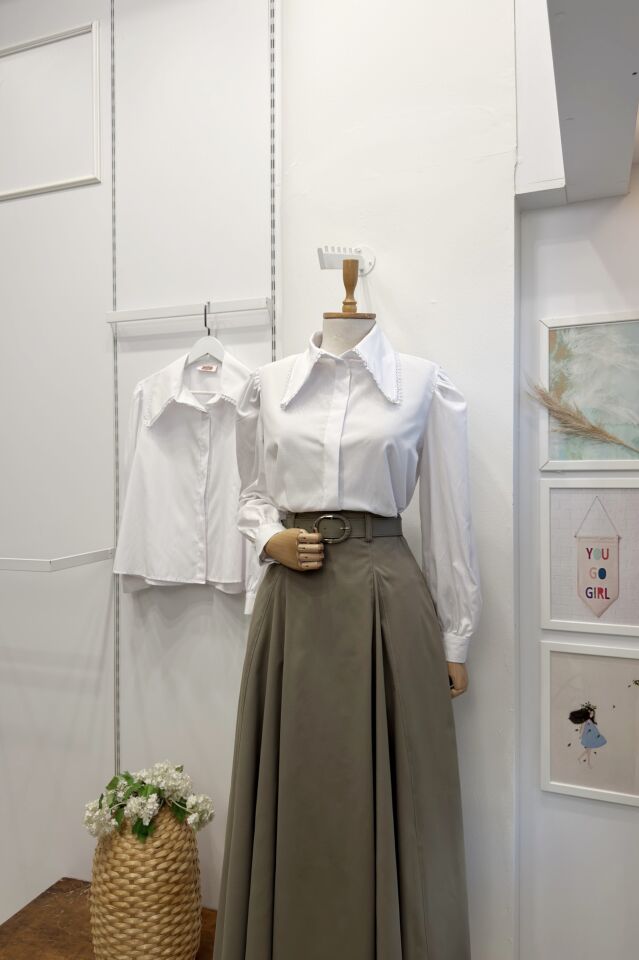 Beyaz Sivri Yakalı Poplin Gömlek