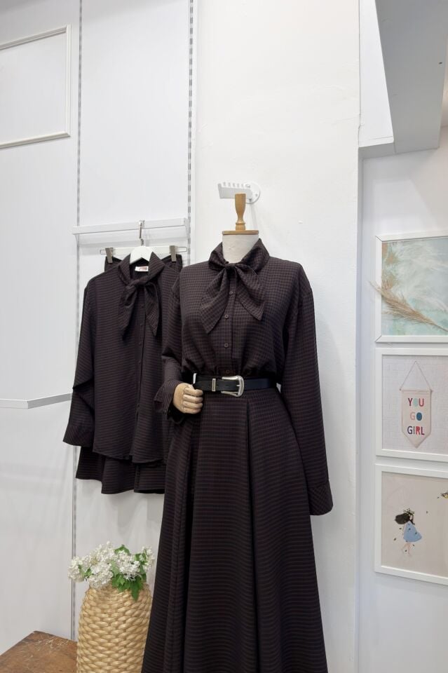 Kahverengi Fular Yaka Detaylı Pötikareli Rowen Takım