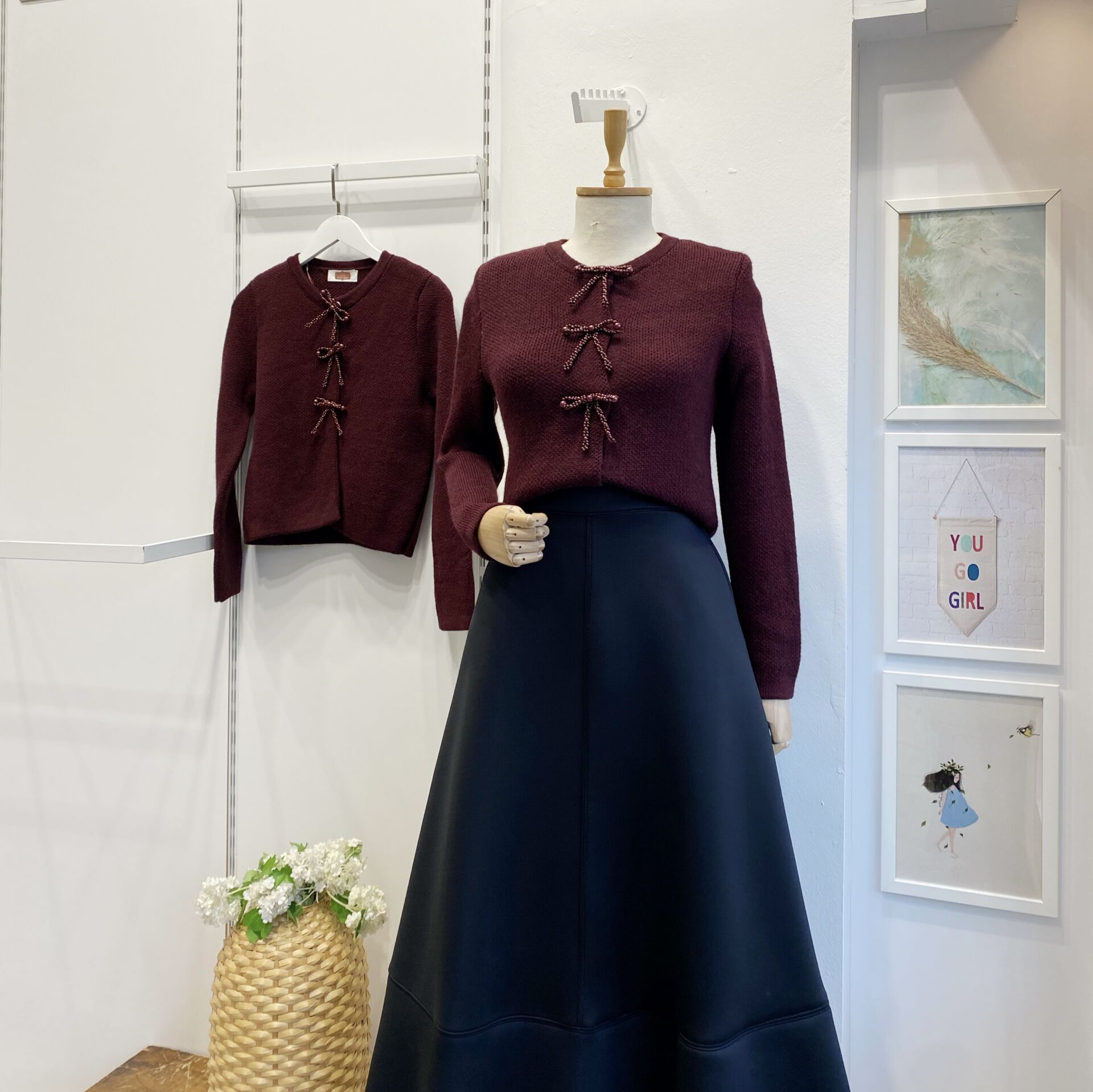 Bordo İncili Fiyonk Aksesuarlı Triko Hırka