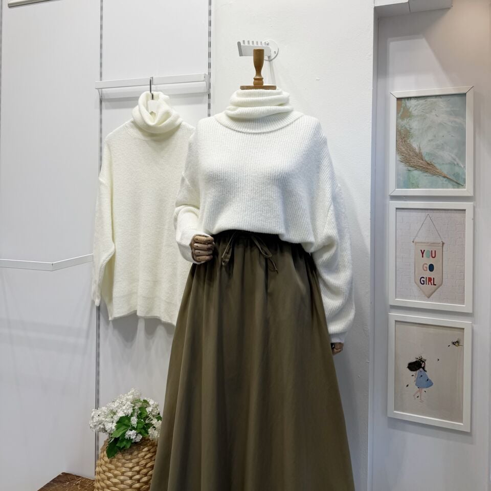 Oversize Ekru Balıkçı Yaka Kazak