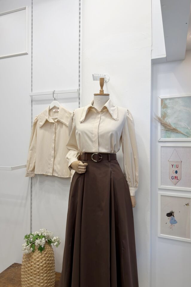 Krem Sivri Yakalı Poplin Gömlek